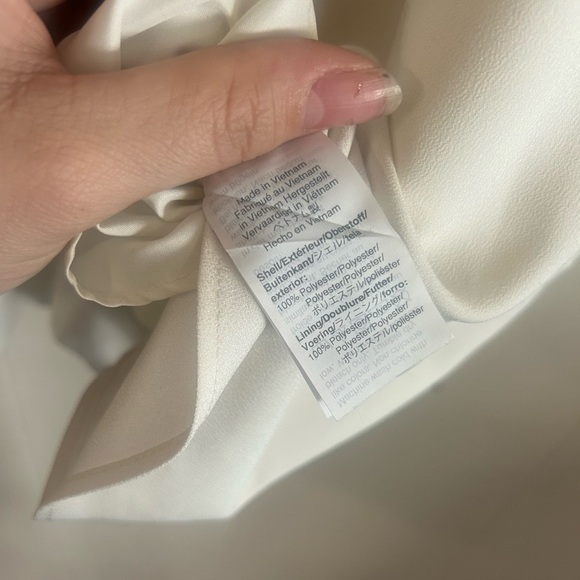 J Crew. Spaghetti strapped scallop edge ivory camisole size 12 light weight - Picture 7 of 7